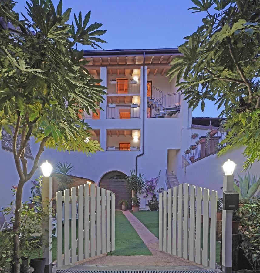 Apartments Villa Bougainville San Felice del Benaco Kültér fotó