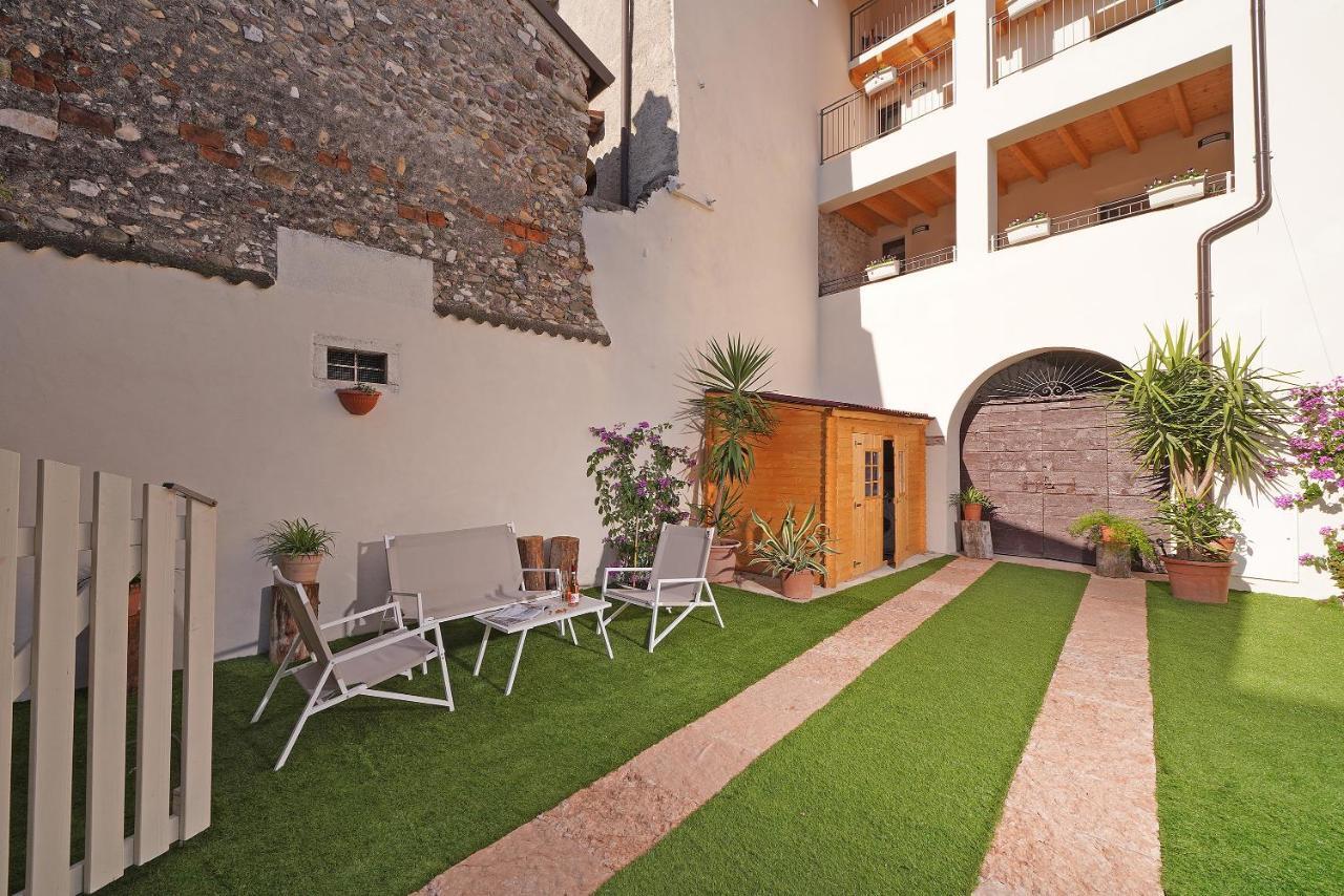 Apartments Villa Bougainville San Felice del Benaco Kültér fotó